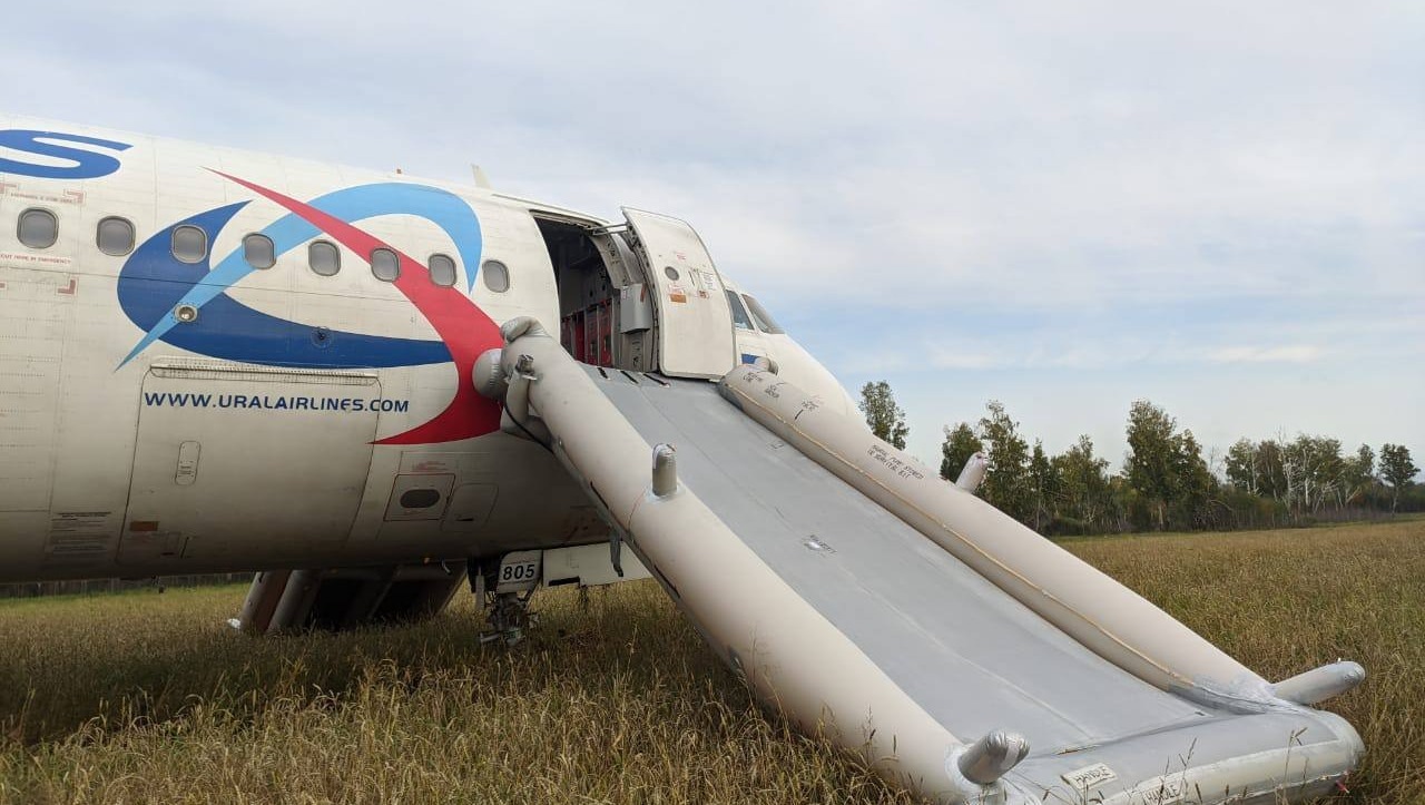 Эвакуированные пассажиры рейса Сочи-Омск получили горячее питание в новосибирском ДК