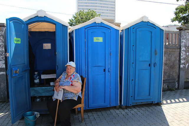 В Омске ввели «налог» на общественные туалеты