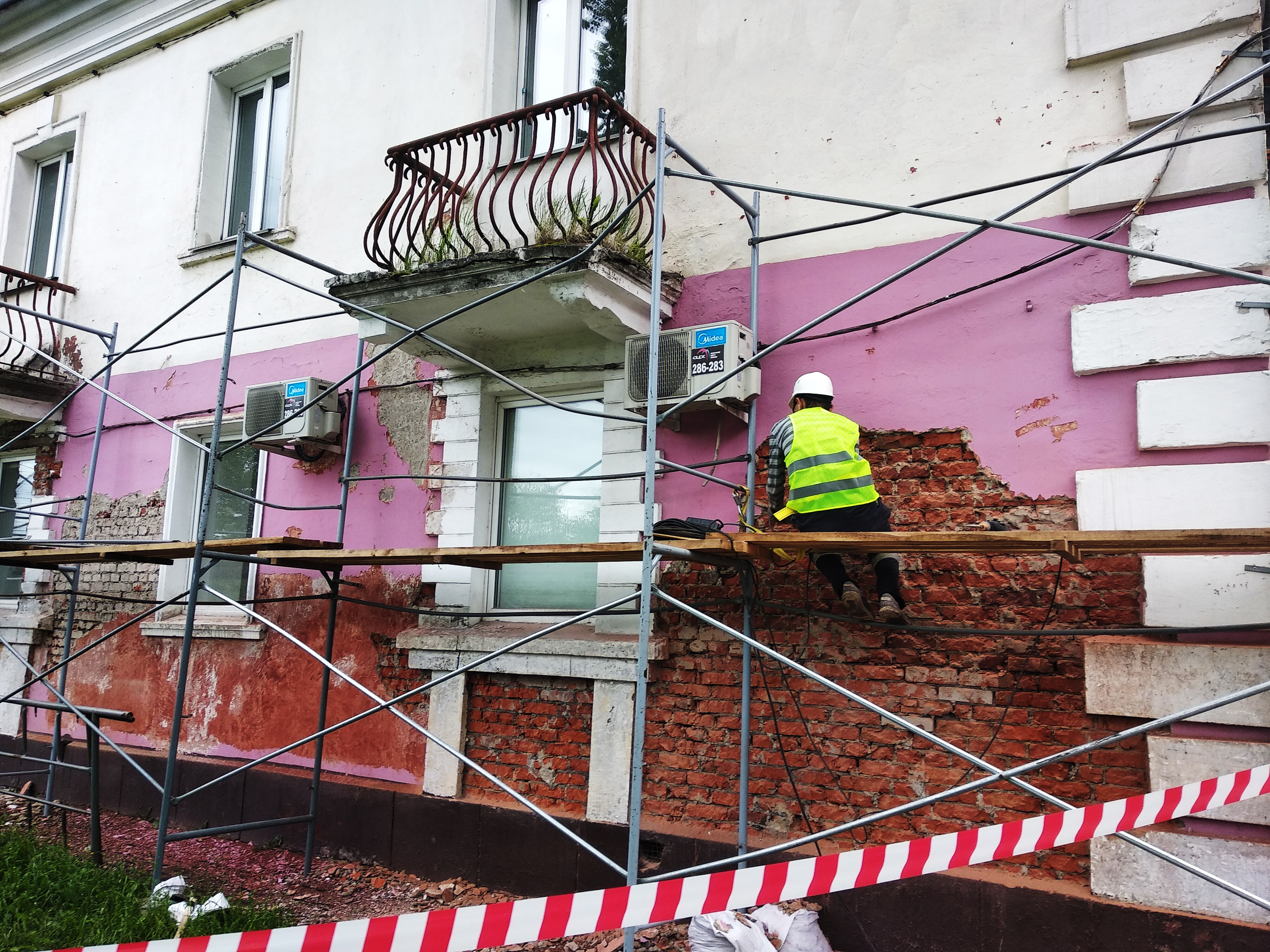 Сроки окончания ремонта фасадов по гостевому маршруту в Омске сдвинули на месяц