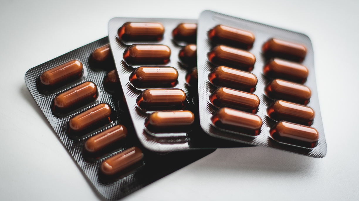 В Омске разберутся с разбросом цен на «противоковидные» лекарства