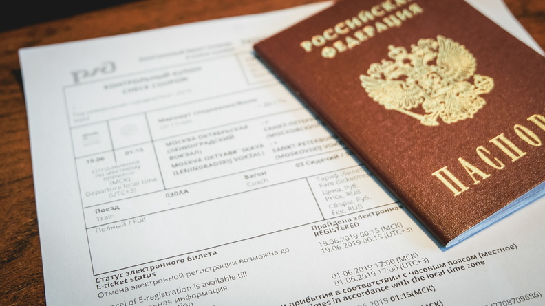 Мишустин запретил пускать в Омскую область больше 900 мигрантов