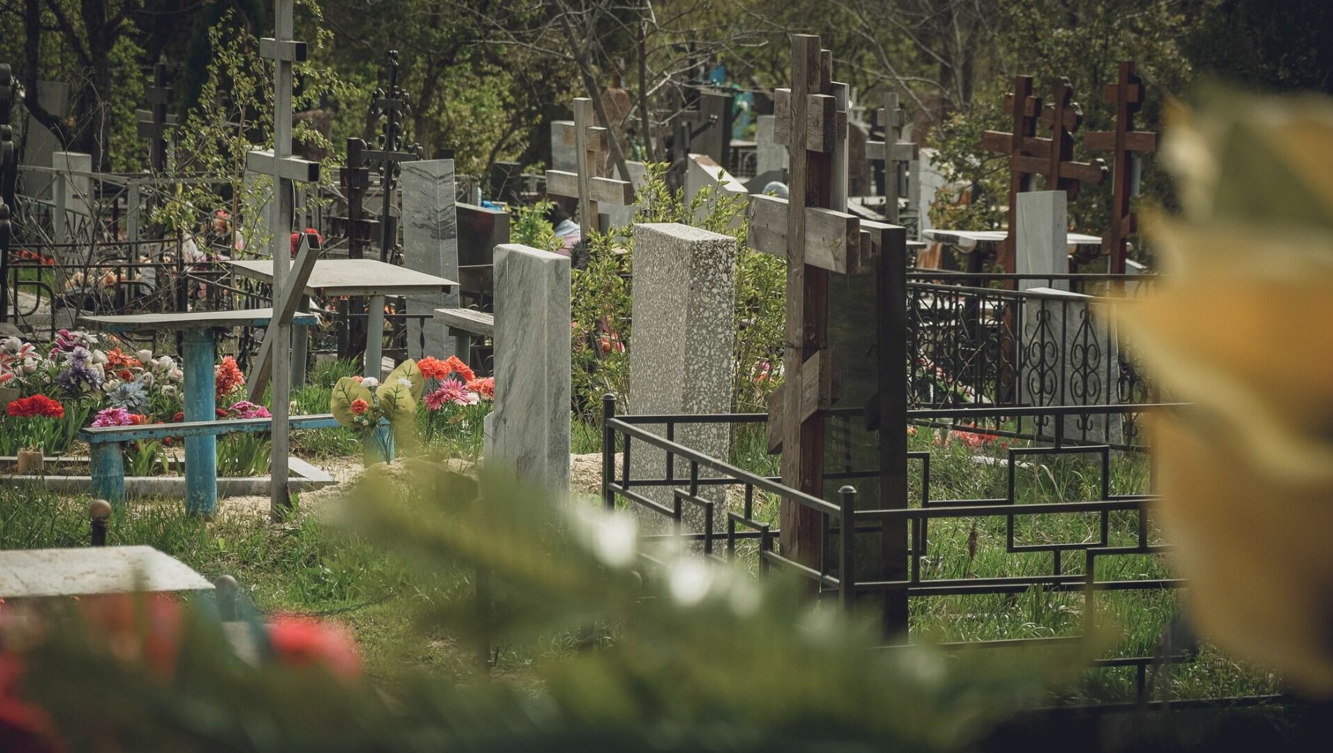 В Омске организуют дополнительные автобусы до кладбищ в родительский день