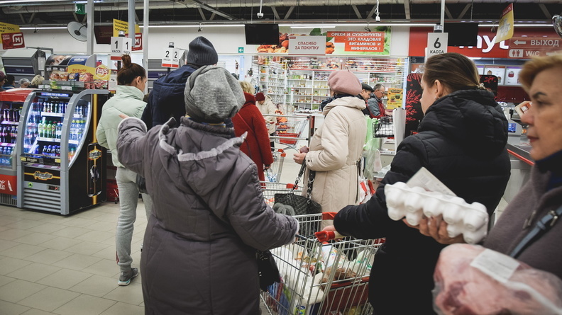 Омские магазины игнорируют масочный режим