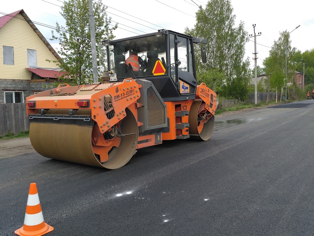 Дорогу на улице Конева в Омске полностью отремонтируют к выходным