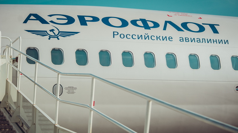 Из-за поломки самолета пассажиры из Омска несколько часов ждут вылета в Москву