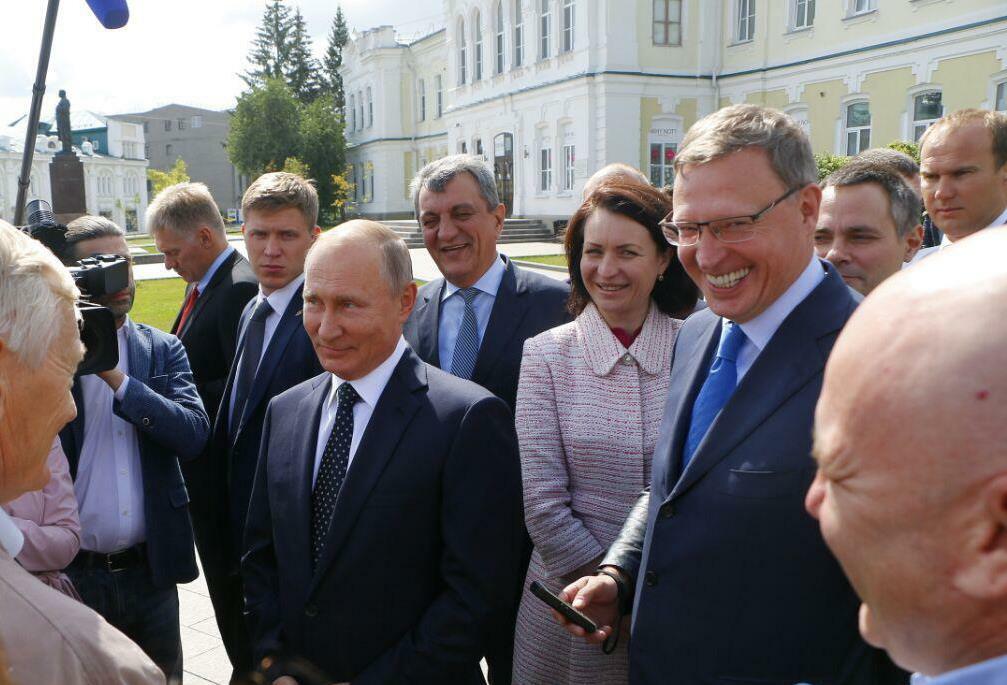 Путин пригласил Назарбаева в Омск