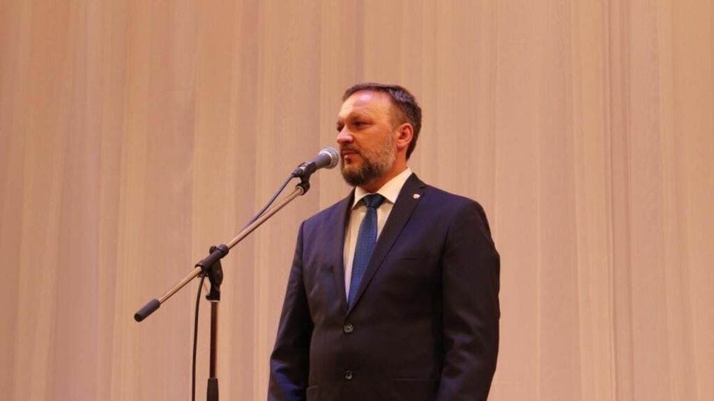 Геннадий Долматов получил удостоверение главы Омского района в третий раз