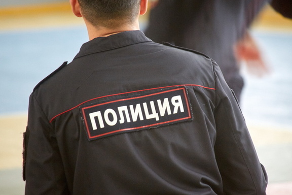 В Омске сбежавший из интерната подросток брызнул кислотой в лицо полицейскому