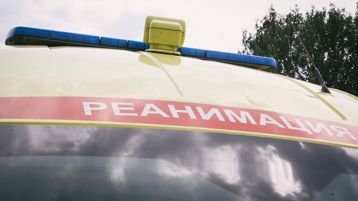 Массажист омского «Нефтяника» спас жизнь человеку в аэропорту