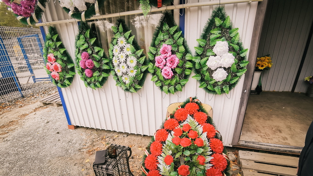 В Омской области главы поселений создали десяток нелегальных кладбищ
