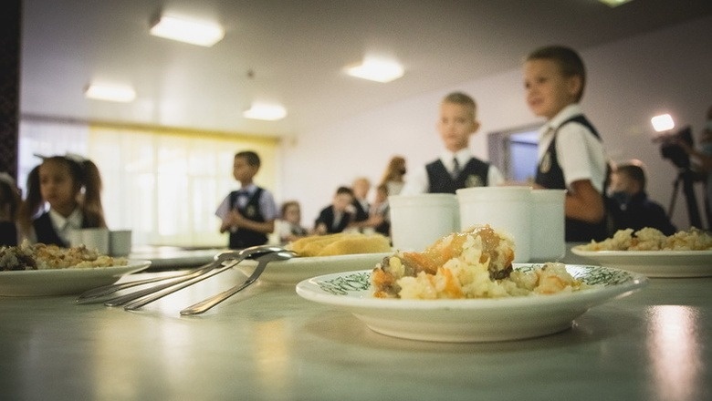 Мало каши ели: как организовано питание омских школьников