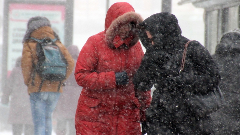Спасатели предупредили омичей о ветреной погоде с дождем и снегом