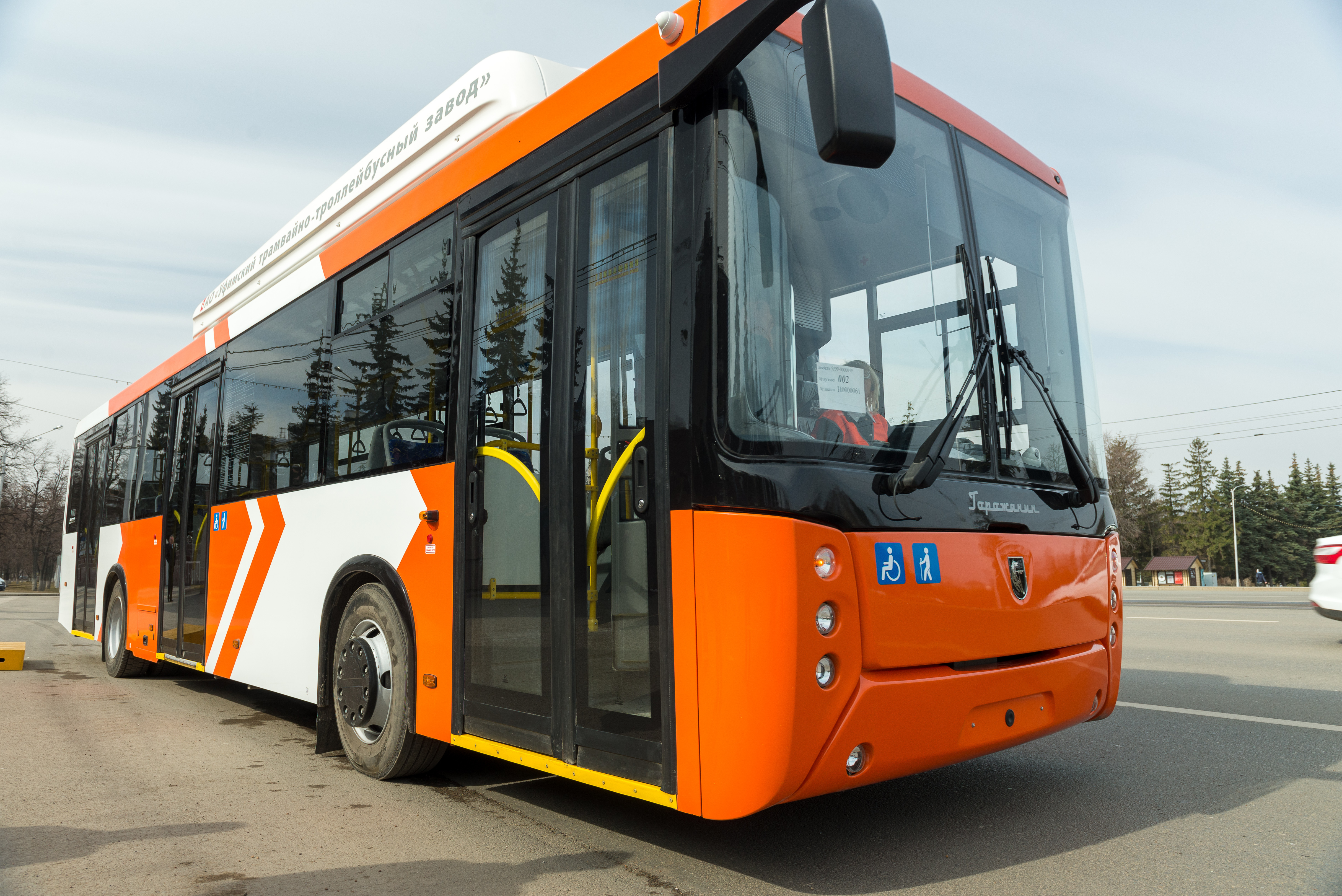 Второй электробус пообещали доставить в Омск из Уфы в августе