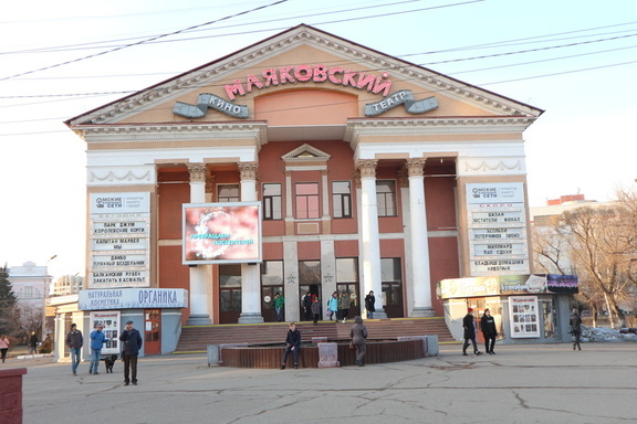 Бурков озвучил дату открытия омских театров и кинотеатров