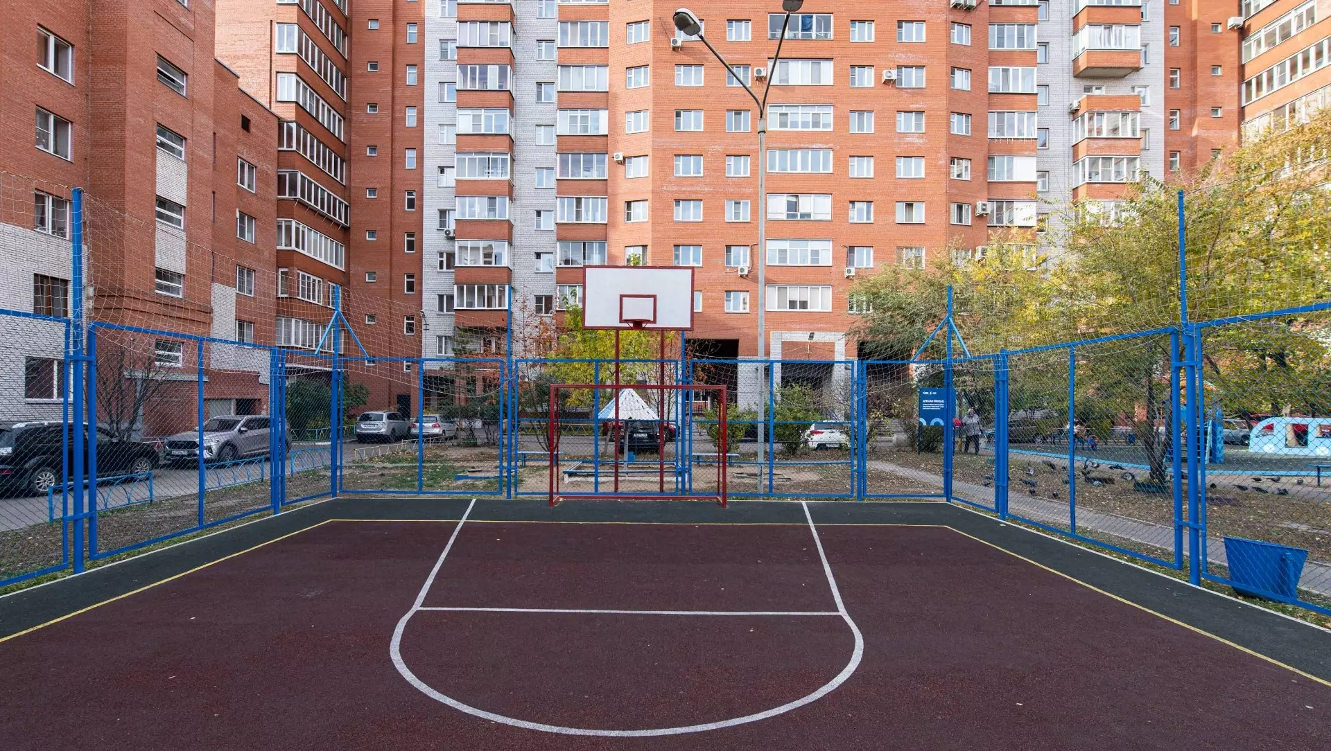 Омский НПЗ обновил шесть детских площадок в Советском округе
