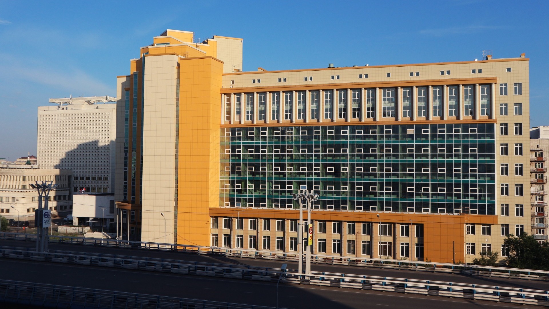 В центре Омска возобновили строительство нового корпуса ОмГУ