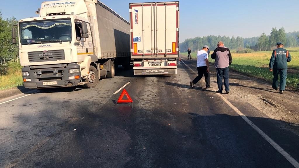 На трассе Тюмень-Омск произошло массовое ДТП с участием двух фур