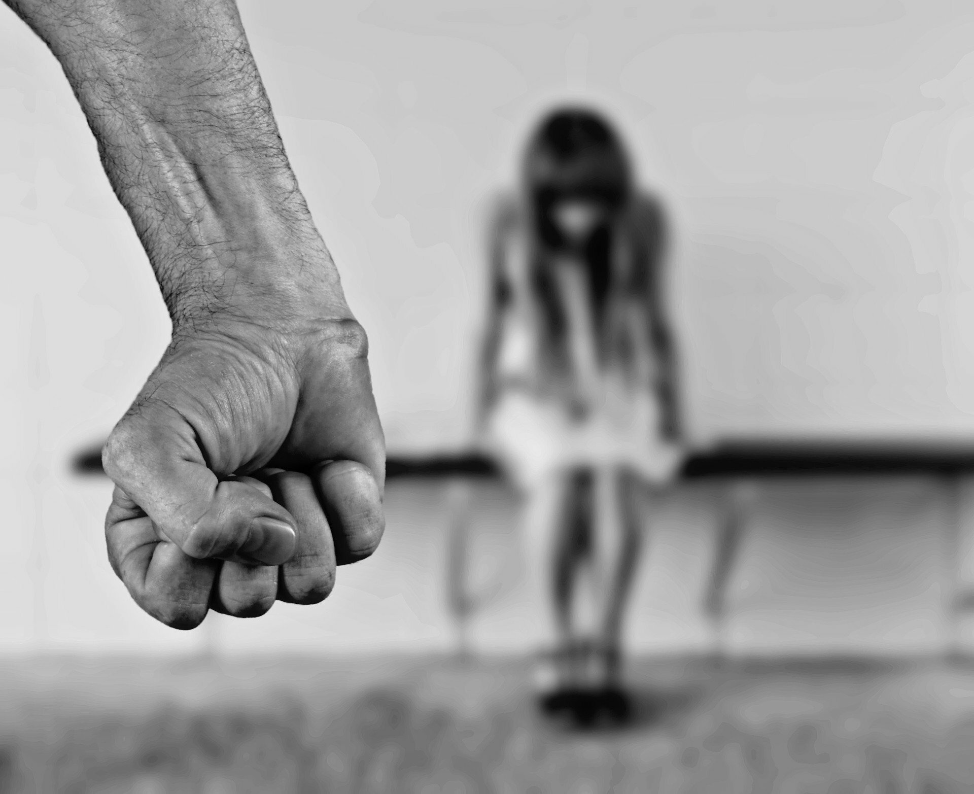 В Омске органы опеки не передали в полицию информацию об изнасиловании школьницы