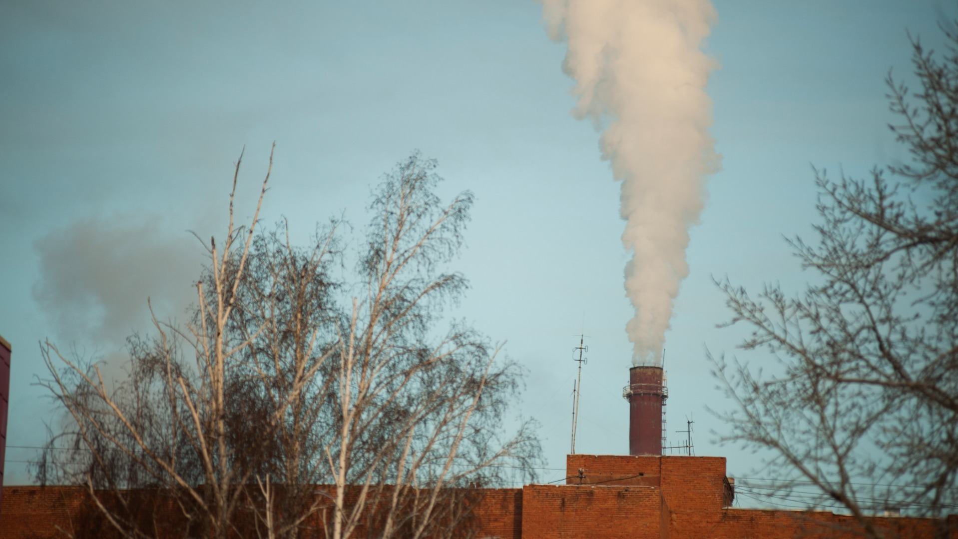 В Омске во время режима «черного неба» произошли выбросы