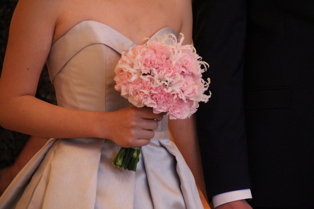 Молодожены в масках и экстренные браки: как в Омске женятся при коронавирусе