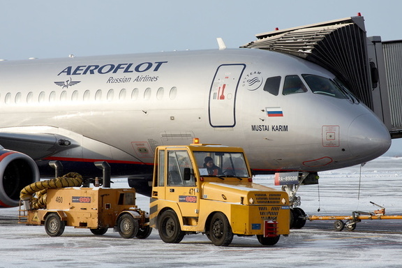Омский аэропорт требует от сотрудников 4.5 млн рублей за вмятину на самолете