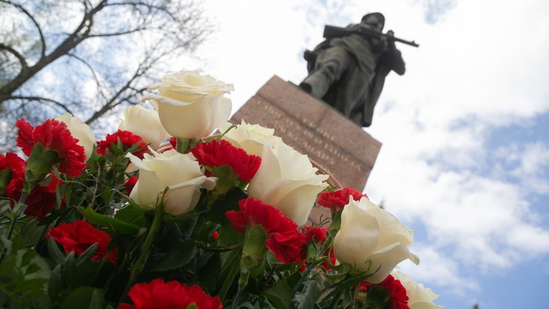 Омские следователи накажут виновников, сломавших мемориал участникам ВОВ