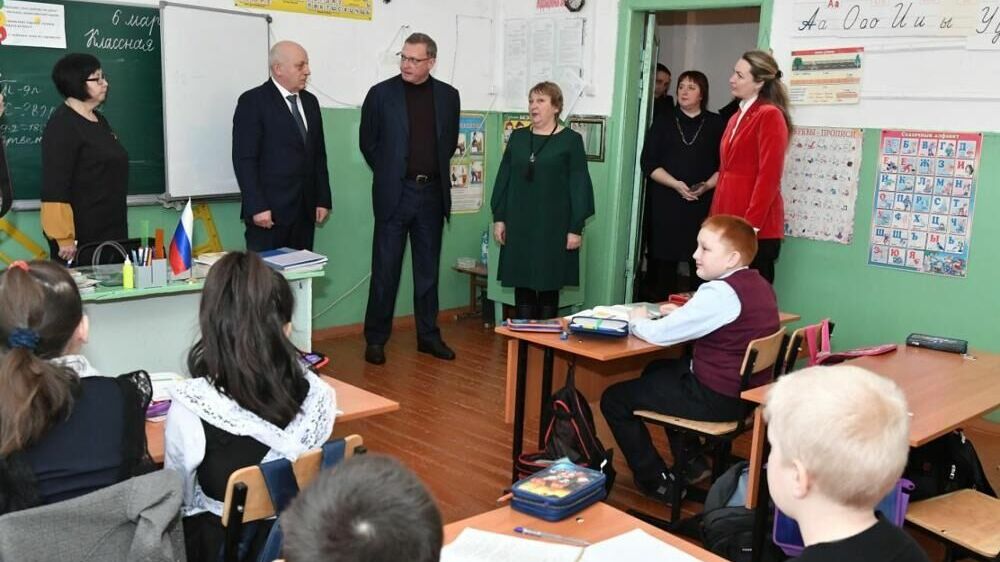 Александр Бурков рассказал о будущей школе в Усть-Ишимском районе