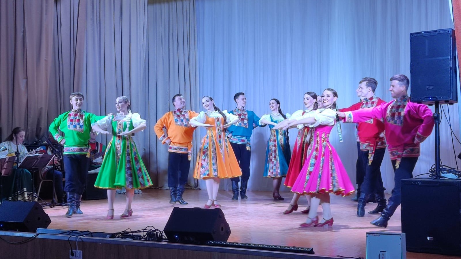 «Единая Россия» подготовила концерт для беженцев Донбасса