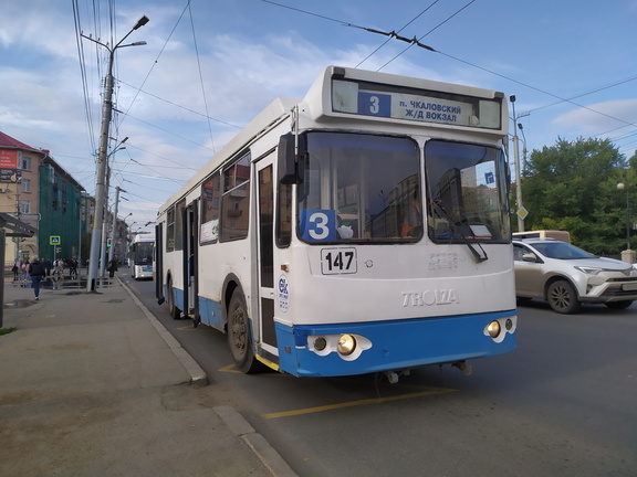 Власти Омска передумали запрещать остановку троллейбусов у депо на «Водниках»