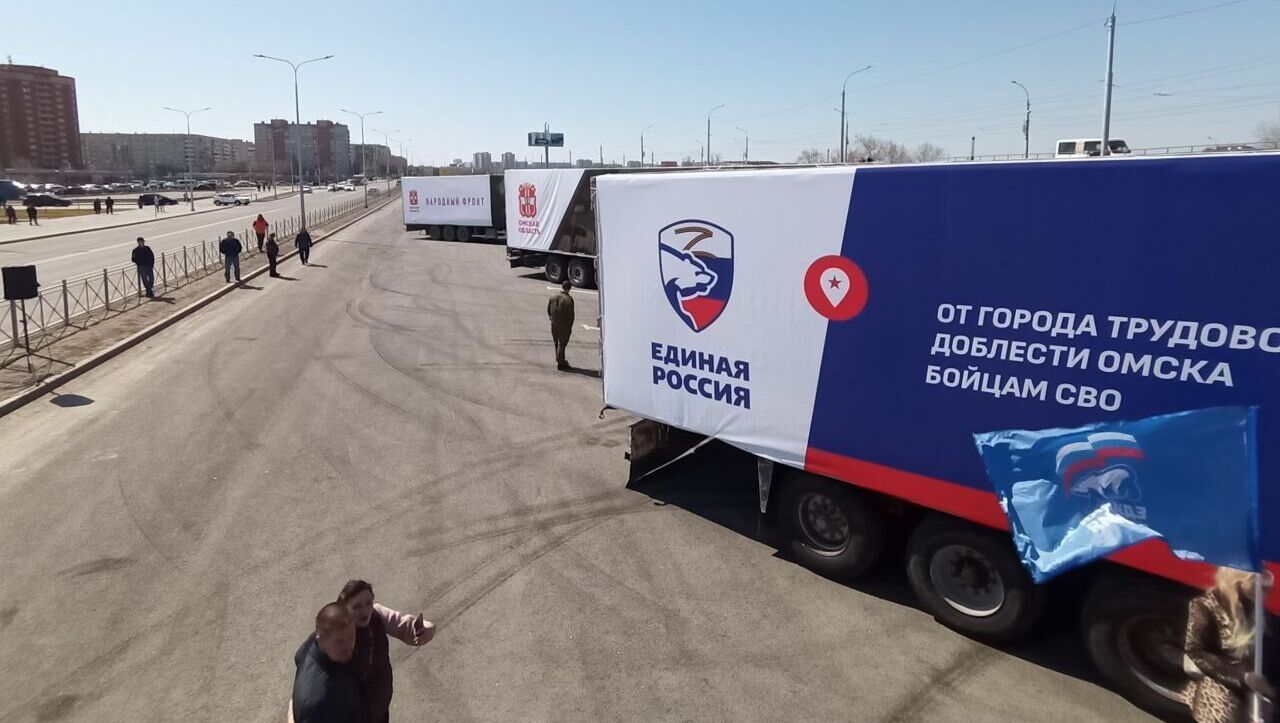 Хоценко и Газманов отправили груз гуманитарной помощи из Омска в зону СВО