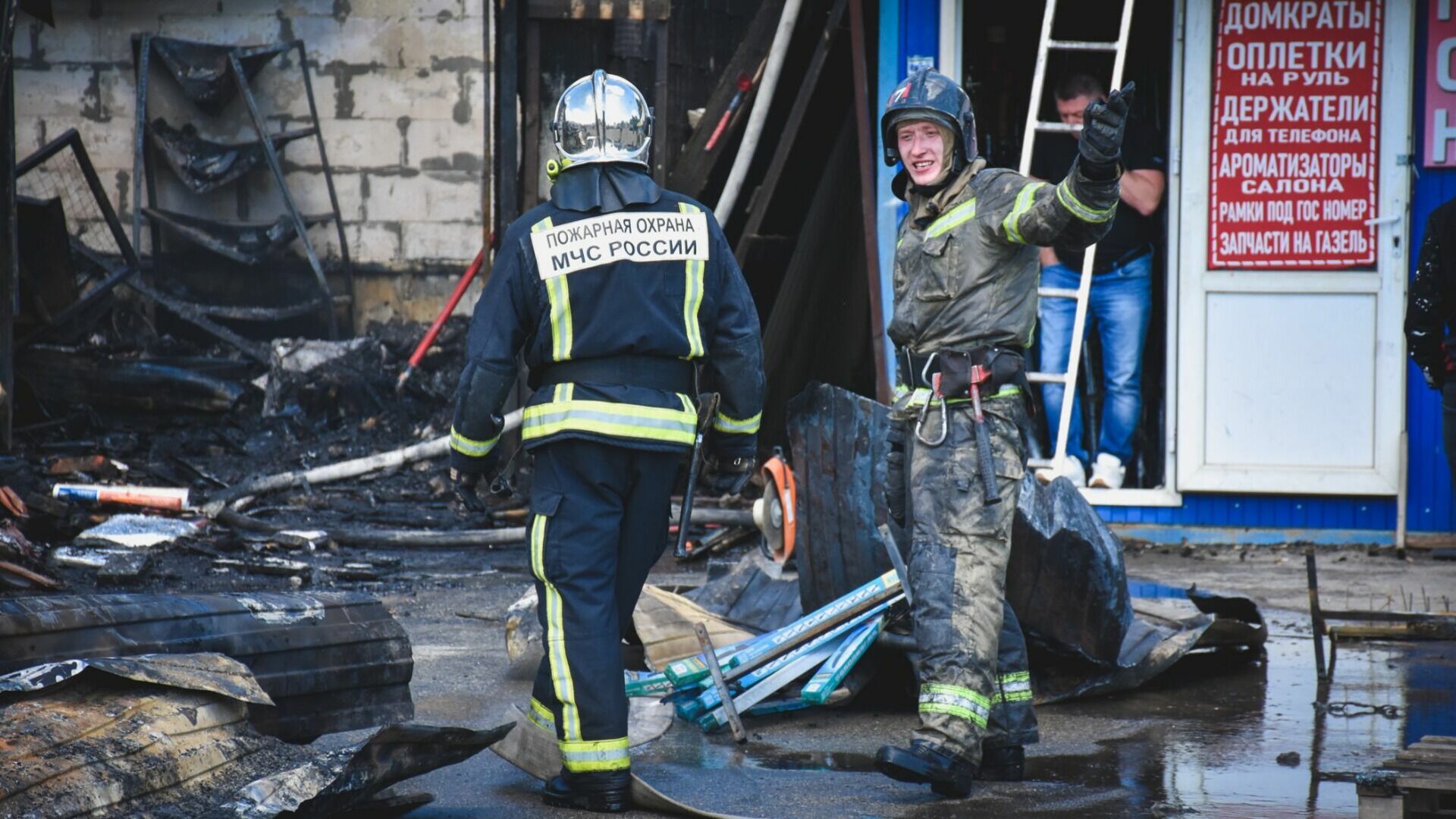Омские спасатели ликвидировали 213 пожаров и спасли 28 человек за месяц