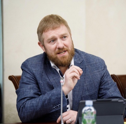 «Чем хуже Навальному, тем лучше людям». Экс-омич Малькевич высказался о политике
