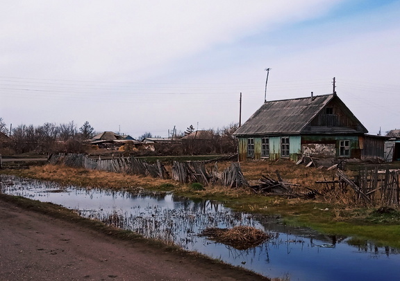 Омские прокуроры заставили провести газ и воду к участку для многодетной семьи