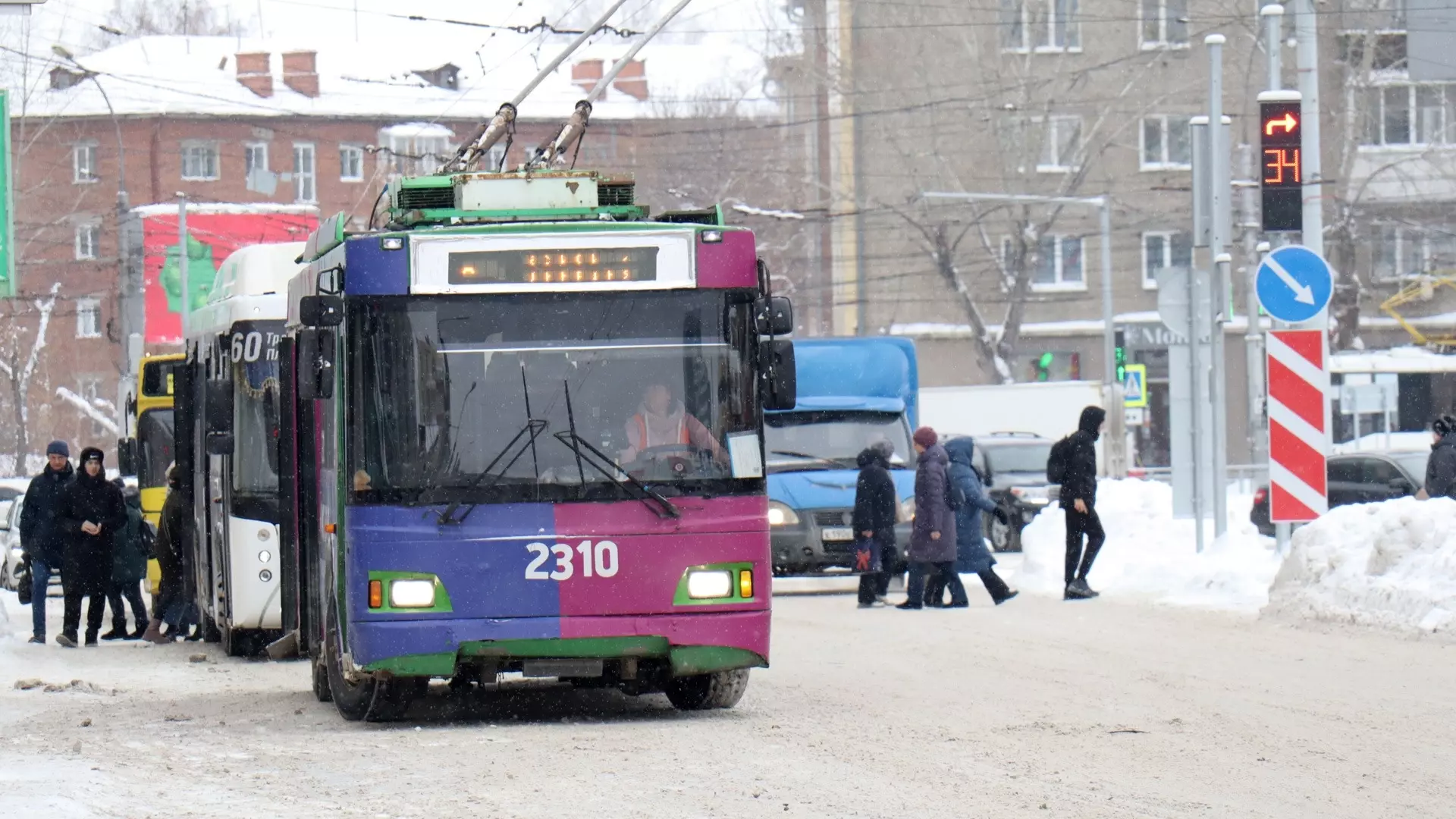 Падение напряжения остановило работу троллейбусов в Омске