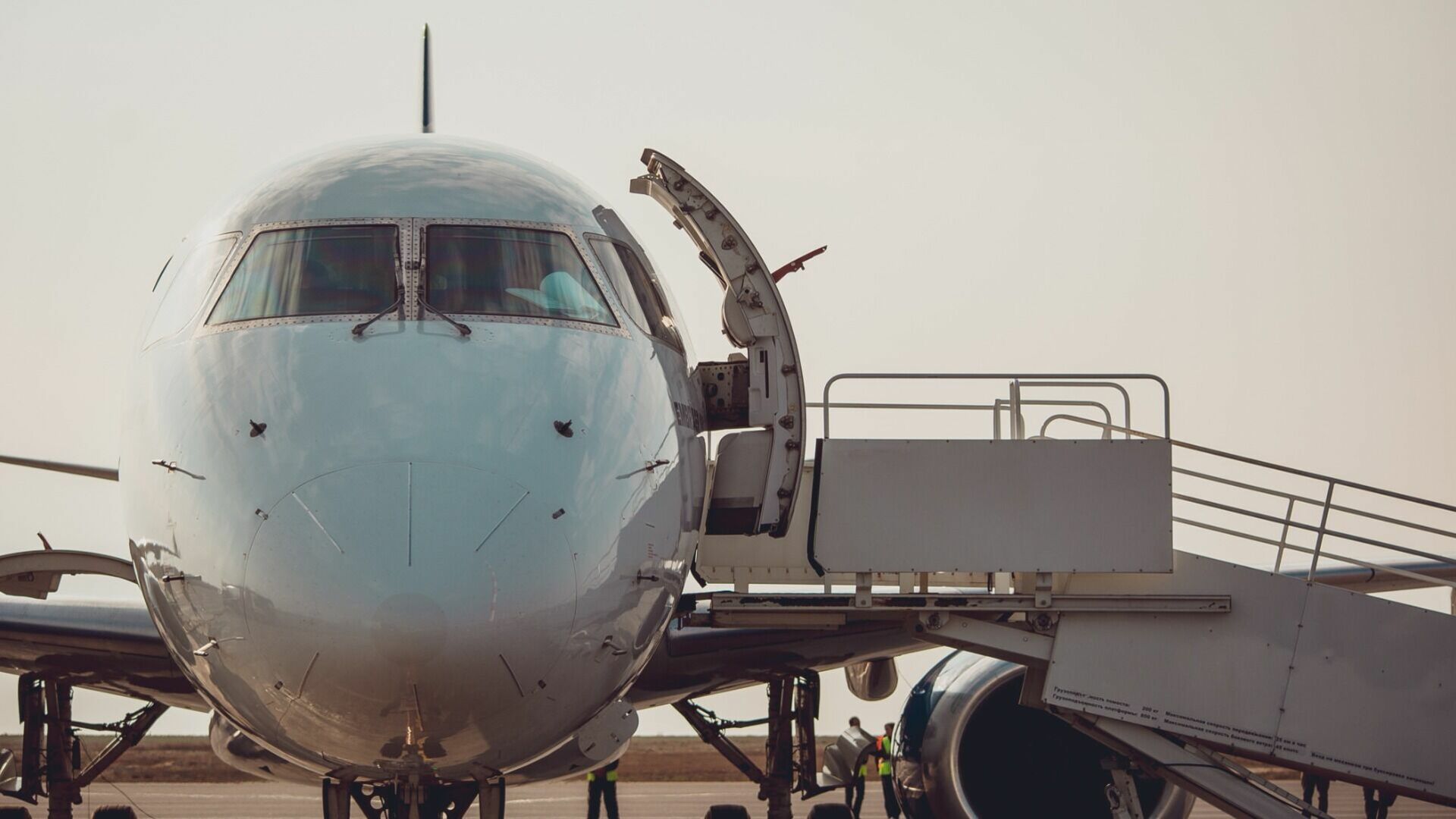 Авиакомпанию «Ред Вингс» оштрафовали на 40 тысяч за задержку рейсов из Омска