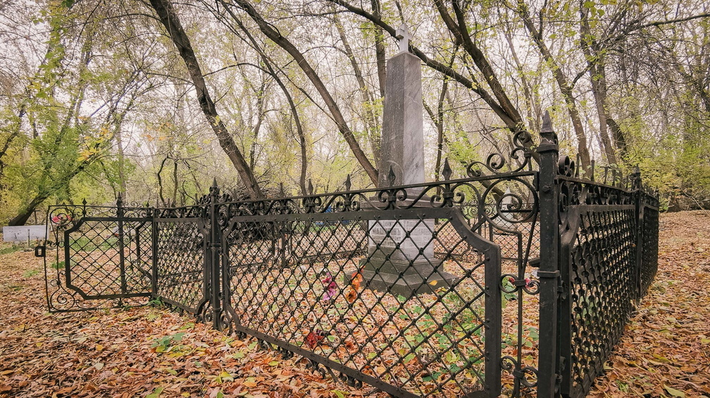 В Омске семейная пара пыталась обокрасть кладбище