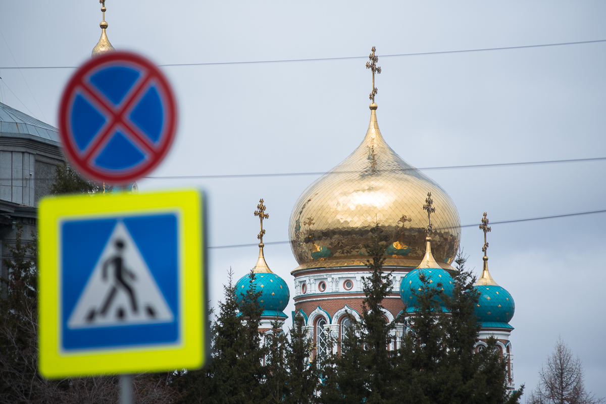 Вместо кирпичей для облицовки Успенского собора в Омске использовали куски пенопласта