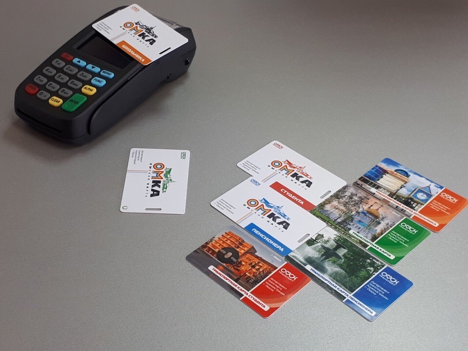 В Омск поступила новая партия льготных транспортных карт
