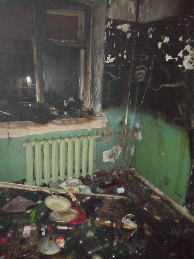 Ночью в омской коммунальной квартире выгорела кухня (Фото)