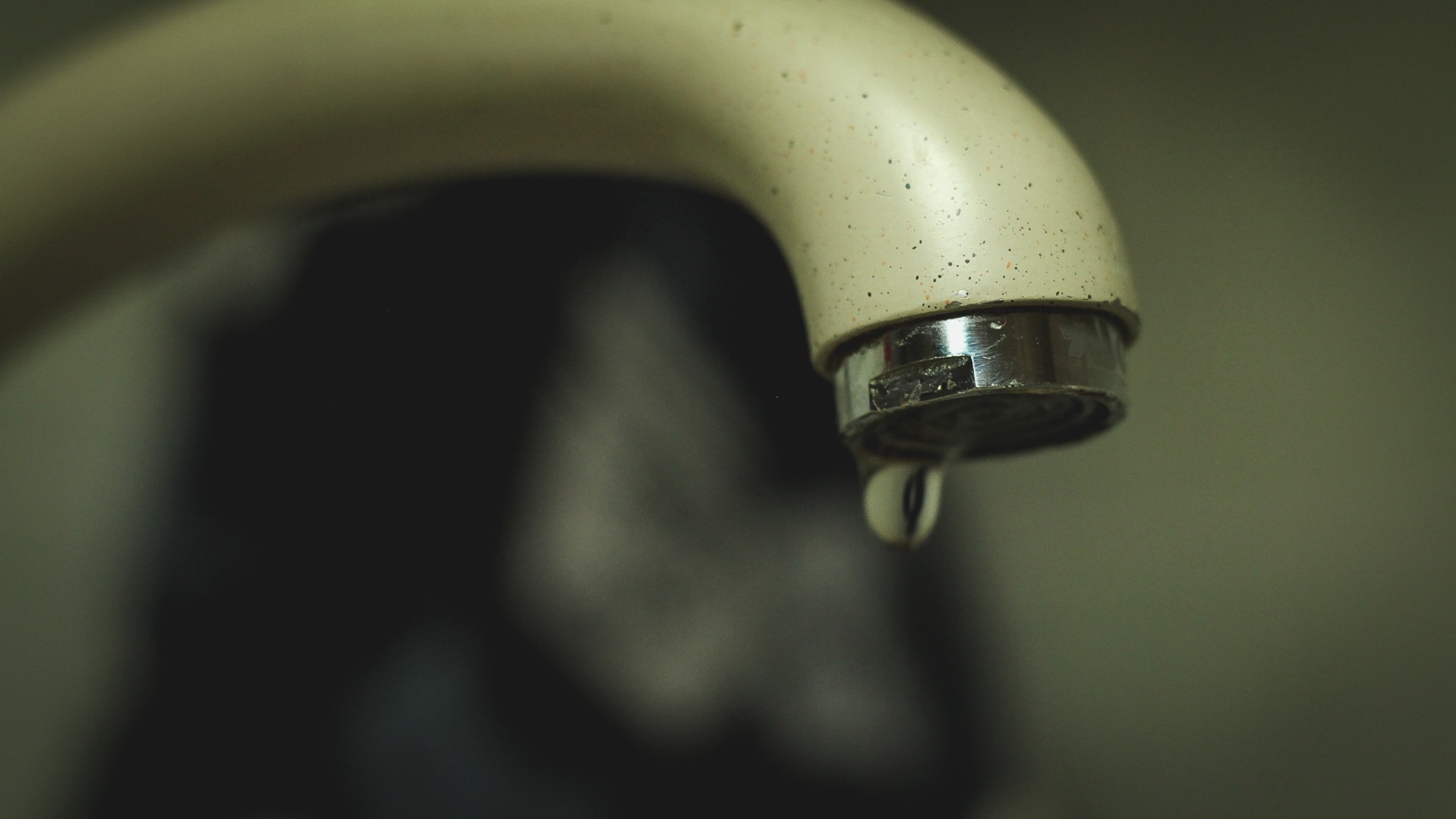 Жителей семи омских районов оставили без воды из-за аварии второй раз за месяц
