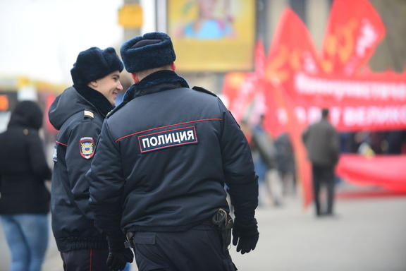 В Омске депутата от КПРФ оштрафовали за возложение цветов к Вечному огню