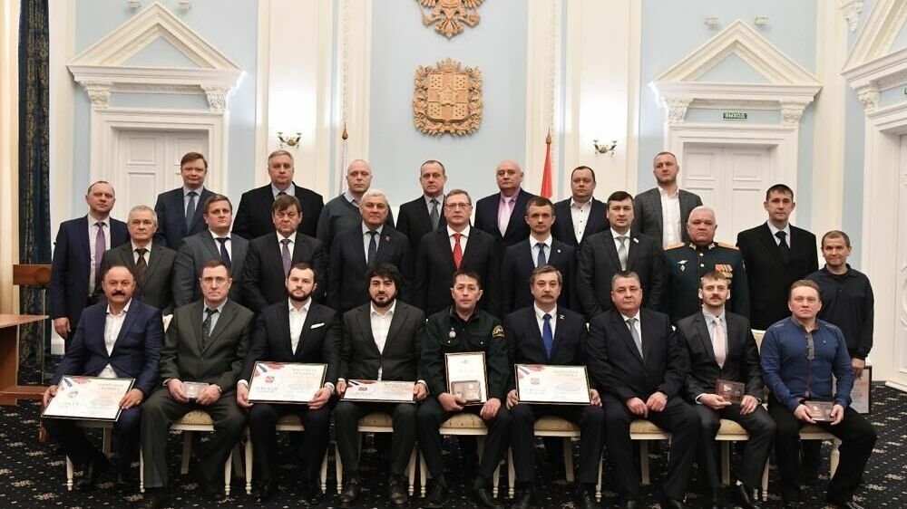 Александр Бурков вручил омичам награды за служение стране и вклад в развитие региона
