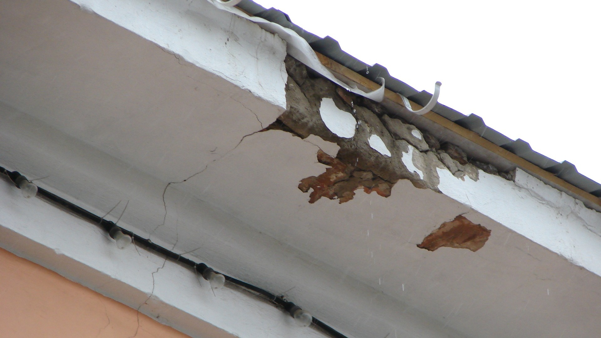 Фонд капремонта в Омске наказали за плохой ремонт крыши