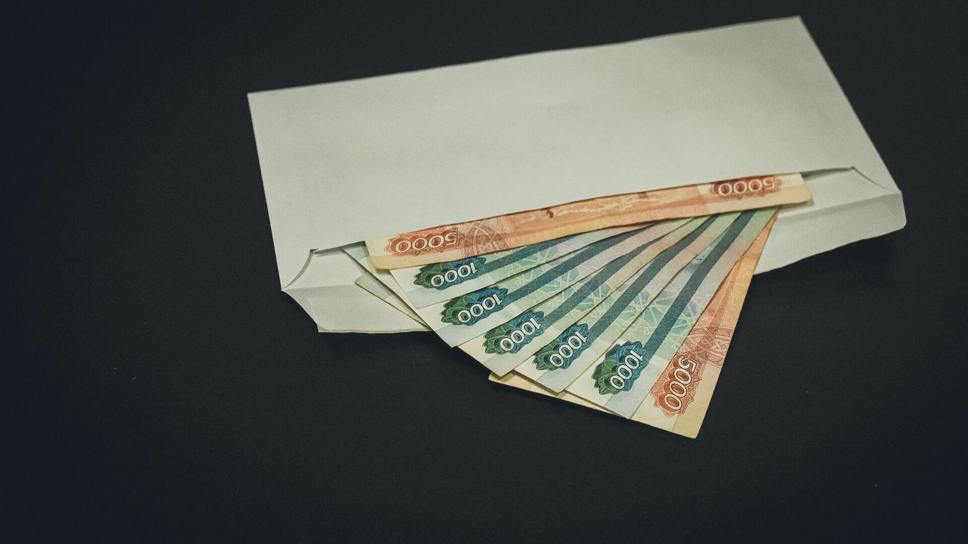 Деньги передавались в одном из кафе в Омске