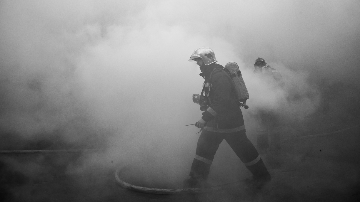 «Не могу выбраться, приезжайте!» В Омской области в пожаре заживо сгорел инвалид