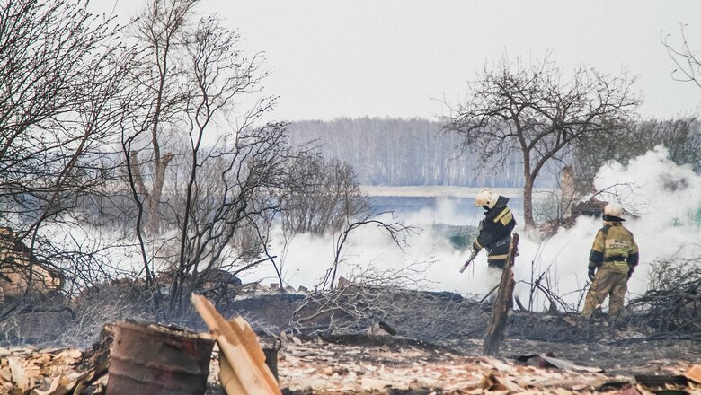Глава омского поселения попала под уголовное дело после пожара в деревне