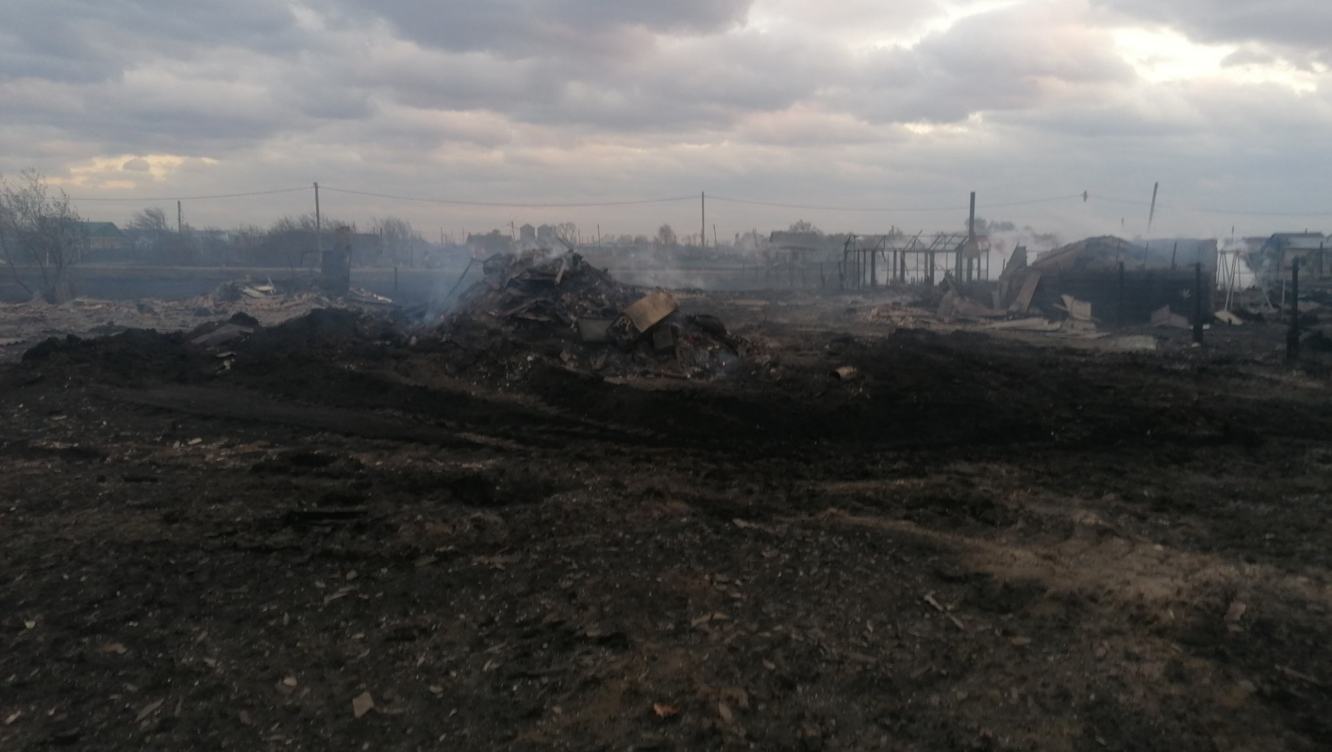 «Вспыхнуло за считанные секунды»: Страшный пожар уничтожил шесть улиц в Называевске