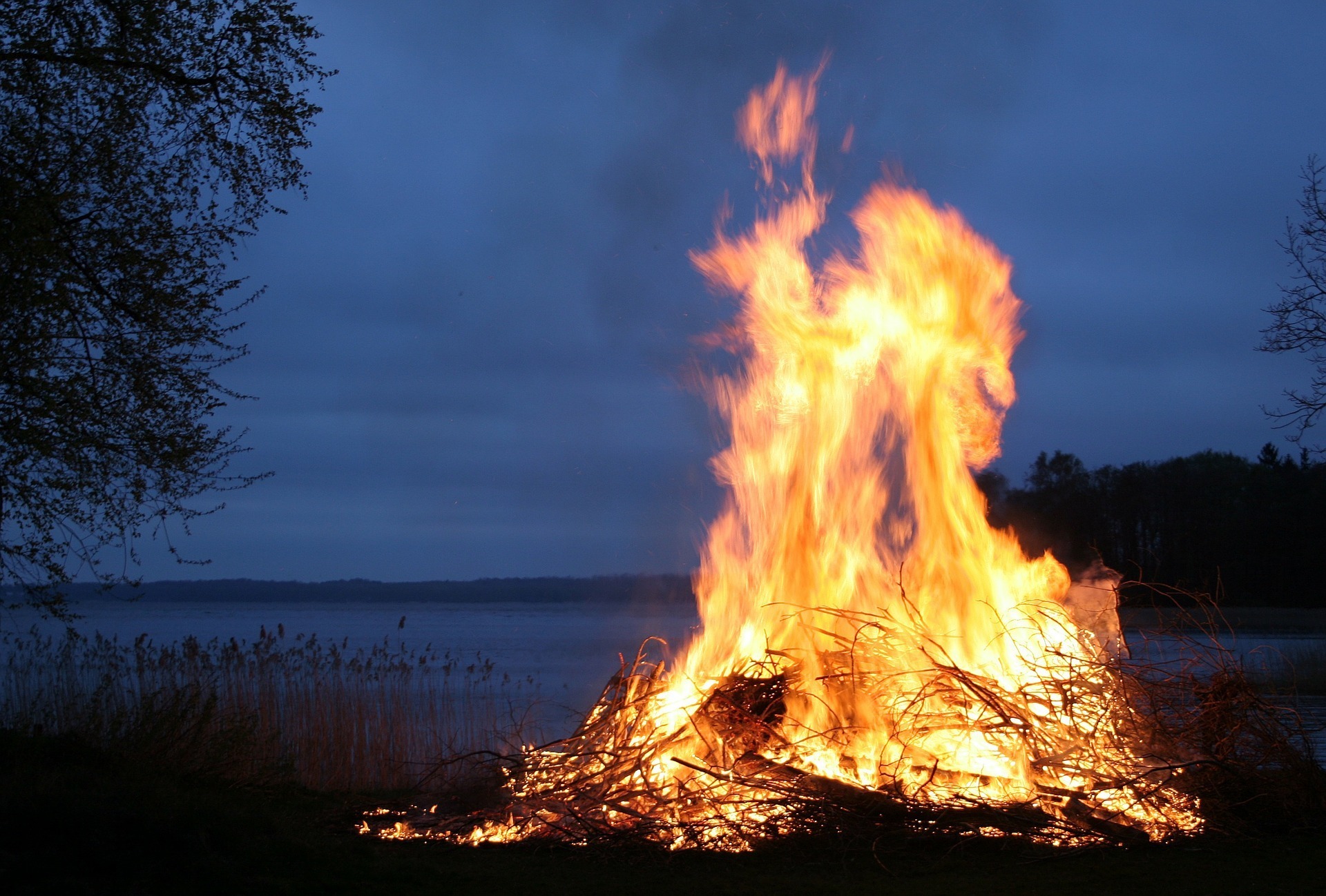 Омским охотникам на открытии сезона запретили разжигать огонь
