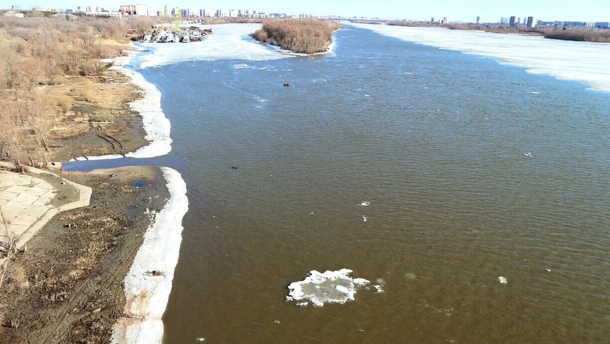 На реке Иртыш в Омской области тронулся лед
