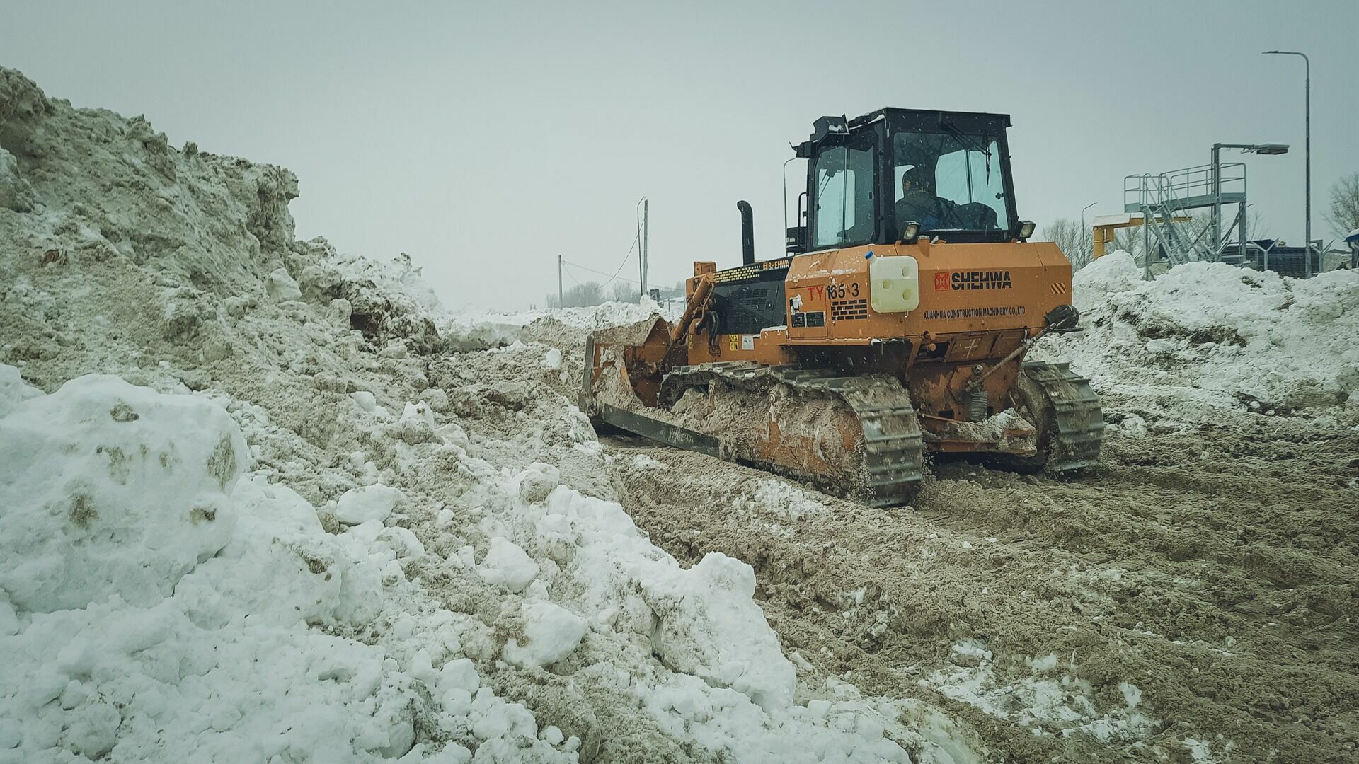 В Омске отчитались в круглосуточной уборке снега